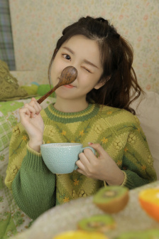 女孩头像只留身材